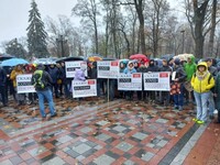 Антивакцинаторы митингуют в Киеве: что пишут в соцсетях