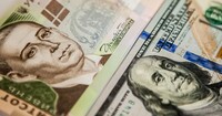 Гривна обваливается из-за массового вывода капиталов за границу – эксперт