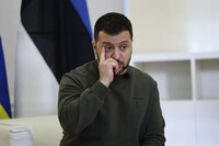 Если не на фронте, то платите налоги: Зеленский считает, что мужчины призывного возраста должны быть в Украине