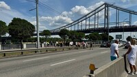 В Киеве оборвался трос аттракциона через Днепр, в реке ищут человека