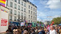 Во Франции проходят массовые протесты после назначения Макроном нового премьера