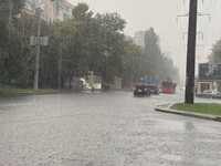Одессу накрыл мощный ливень, улицы пошли под воду - фото, видео