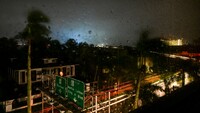 Почти 3 миллиона без электричества, есть первые жертвы: на побережье США обрушился ураган «Милтон»