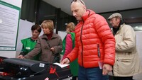 На избирательных участках в Грузии фиксируют вброс бюллетеней и стычки