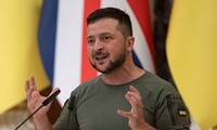 Зеленский заверил, что власти не будут давить на граждан, выехавших за границу из-за войны