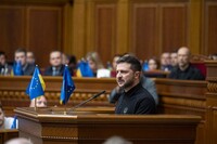 Зеленский подписал законы о продлении военного положения и мобилизации