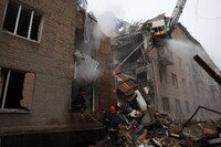 В Кривом Роге из-под завалов жилого дома достали тела троих детей (обновлено)
