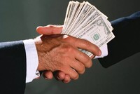 Меньше половины украинцев верят, что страна снизит уровень коррупции к 2050 году – опрос