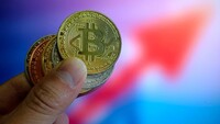 Стоимость Bitcoin впервые в истории превысила 90 тысяч долларов США