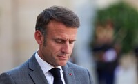 Макрон принял отставку правительства Франции