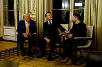 Трамп говорил о немедленном прекращении огня: СМИ рассказали детали его встречи с Зеленским в Париже