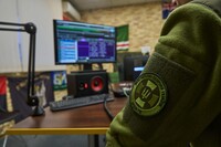 В Киеве в руках радиоведущей во время эфира разорвался боеприпас (обновлено)