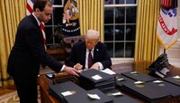 Трамп подписал указ о приостановлении введения пошлин для Мексики