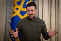 Не 4%: социологи рассказали, сколько украинцев доверяют Зеленскому