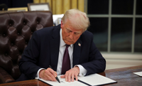 Трамп на год продлил действие санкций США против россии