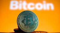 Курс Bitcoin упал на 25% с исторического максимума