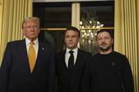 Трамп хотел отменить визит Зеленского, но Макрон его отговорил – СМИ