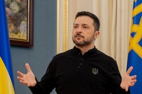 Отставка в обмен на НАТО и достройка Хмельницкой АЭС: топ обещаний Зеленского за месяц