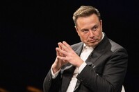 Маск пообещал не отключать терминалы Starlink для Украины