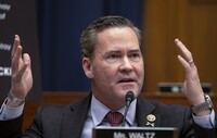 Советник Трампа обсуждал в чатах Signal не только хуситов, но и войну в Украине – WSJ