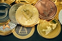 Больше 2 тысяч украинских чиновников задекларировали криптовалюту: где они работают