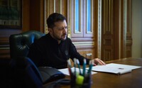 Зеленский подписал законы о продлении военного положения и мобилизации