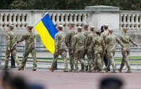 Украинские военные приняли участие в лондонском параде ко Дню победы – видео