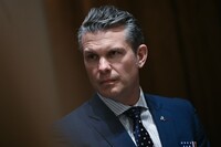 Хегсет в феврале приказывал приостановить помощь Украине без ведома Белого дома – Reuters