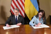 Социологи выяснили, какие у украинцев ожидания от подписания соглашения о недрах