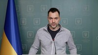 YouTube заблокировал каналы Арестовича и еще нескольких подсанкционных лиц