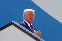 Трамп анонсировал телефонные переговоры с путиным и Зеленским