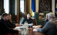 Зеленский поручил сформировать постоянную переговорную группу по установлению мира