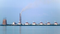 Россияне хотят подключить Запорожскую АЭС к своей энергосистеме – NYT