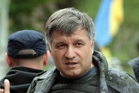 Аваков: армию нужно переводить на контракт немедленно