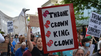 «Никаких королей»: в США сегодня проходят тысячи протестов и митингов