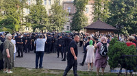 В Черновцах во время вчерашних стычек у собора пострадали более 10 человек, среди них – полицейские