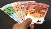 Официальный курс евро впервые превысил отметку в 49 гривен
