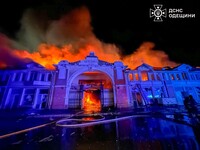 Россияне ударили дронами по центру Одессы, горит рынок «Привоз» (обновлено)