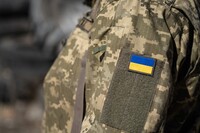 Зеленский подписал закон, разрешающий военную службу по контракту людям от 60 лет