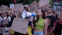 Более половины украинцев поддерживают протесты против закона об ограничении НАБУ и САП – опрос