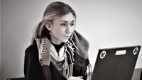 Зеленский наградил орденом Свободы погибшую в плену журналистку Викторию Рощину