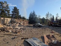 Россияне ударили авиабомбами по базе отдыха в Запорожье, есть погибшие и раненые