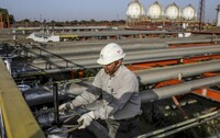 Индийские НПЗ снова приостановили закупку российской нефти после пошлин Трампа – СМИ