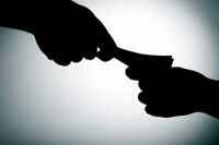 Пол-экономики в тени. Кто виноват и что делать?