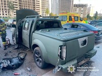 В Киеве взорвался автомобиль, окрашенный под военный: есть пострадавший
