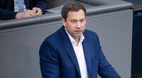 Германия будет ежегодно выделять Украине 9 млрд евро финпомощи – вице-канцлер