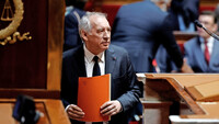 Парламент Франции выразил недоверие правительству Байра