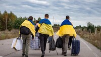 С временно оккупированной территории удалось вернуть еще одну группу молодых людей