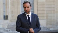 Премьер Франции Лекорню подал заявление об отставке