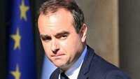 Парламент Франции отклонил два вотума недоверия правительству Лекорню